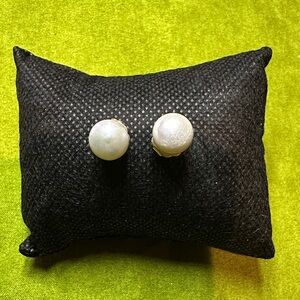 Fresh water Pearl Stud Earrings in gold plated